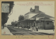 FISMES. 30. Intérieur de la Gare. Station de la ligne de l'Est Paris-Reims-Charleville, elle dessert aussi la ligne du Nord Paris-Soisson-Reims... Important trafic pour les sucreries, carrières et fabriques divers.