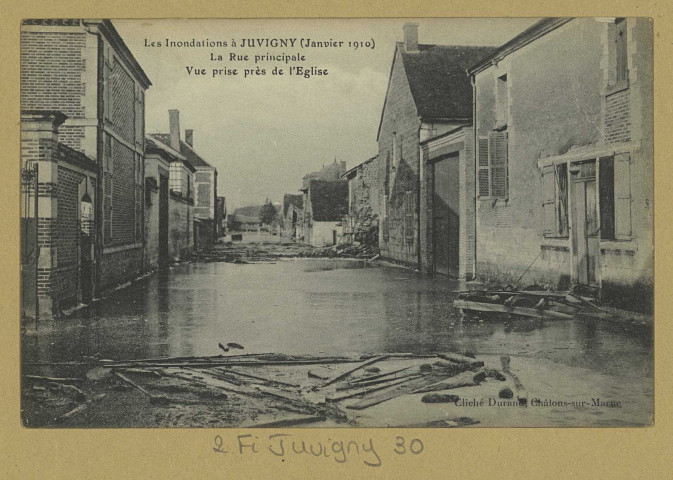 JUVIGNY. Les Inondations à Juvigny (janvier 1910). La Rue Principale. Vue près de l'Église / Durand, photographe.