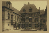 REIMS. 3. Hôtel le Vergeur - Façades Renaissance sur la grande cour.
(51 - Reimsphototypie J. Bienaimé).Sans date