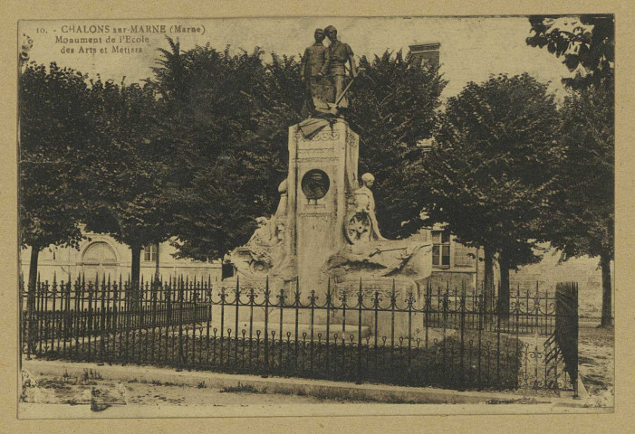 CHÂLONS-EN-CHAMPAGNE. 10- Monument de l'École des Arts et Métiers.
Château-ThierryBourgogne Frères.Sans date