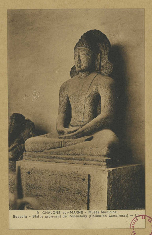 CHÂLONS-EN-CHAMPAGNE. 9-Musée Municipal. Bouddha. Statue provenant de Pondichéry. Châlons-sur-Marne Edition du Musée L. L. Sans date  Coll. Lamairesse 