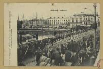 CHÂLONS-EN-CHAMPAGNE. Guerre 1914-1915- Convoi de prisonniers allemands traversant Châlons-sur-Marne et dirigés vers le centre.