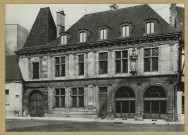 REIMS. Maison natale de Saint Jean-Baptiste de la Salle, façade (XVIe s.).
[Rueil-MalmaisonCh. Magenta phot.].Sans date
