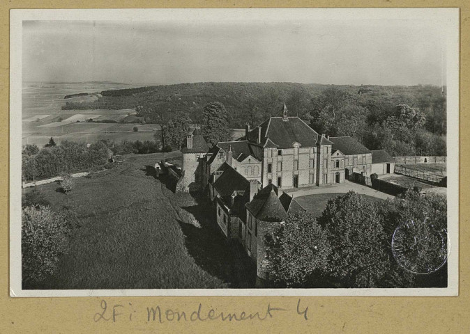 MONDEMENT-MONTGIVROUX. Le château et les marais de St-Gond près de Sézanne.
Édition B. et M.[vers 1956]