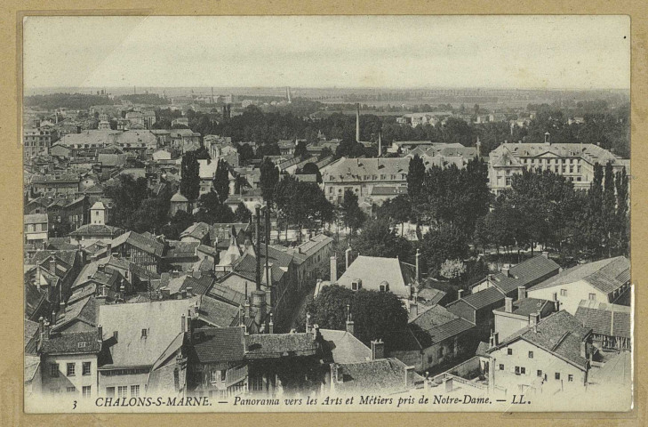 CHÂLONS-EN-CHAMPAGNE. 3- Panorama vers les Arts et Métiers pris de Notre-Dame.
LL.Sans date