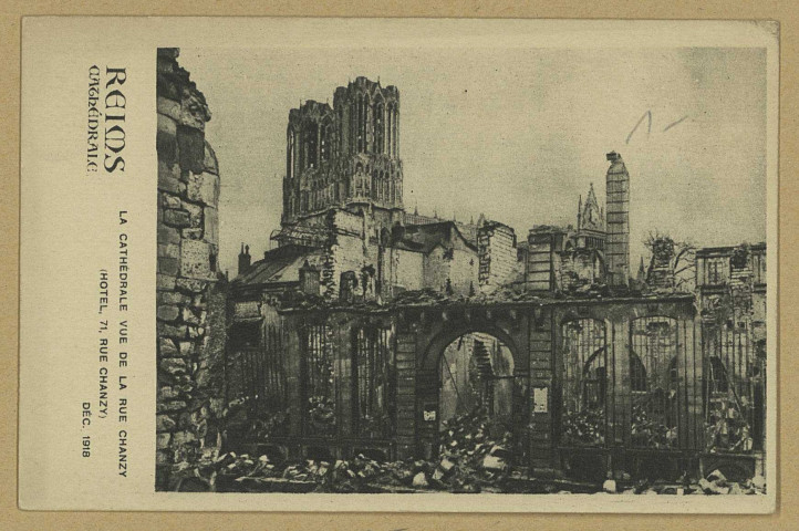 REIMS. 44. Cathédrale. La Cathédrale vue de la rue de Chanzy (Hôtel, 71, rue Chanzy) Déc. 1918.
Collection Antony-Thouret, Société des Amis de la Cathédrale de Siège à Paris, 10 rue Coëtlogon