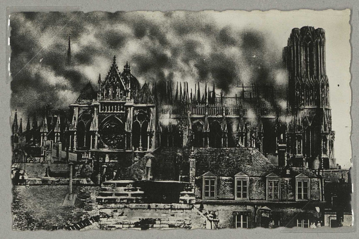 REIMS. La Cathédrale pendant l'incendie du 19 Septembre 1914.
ReimsÉdition Reims-Cathédrale.Sans date