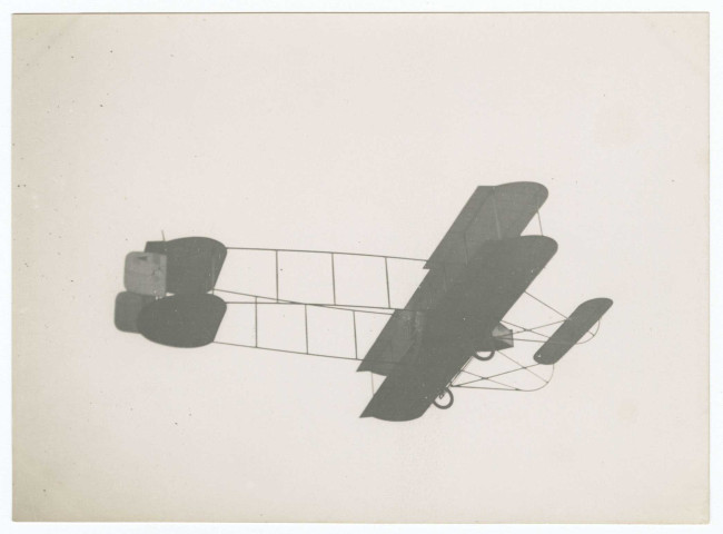 Maurice Farman sur son biplan à Buc en 1910