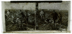 Clémenceau à Maurepas (n°916). [Le général Clémenceau sur le champs de bataille].