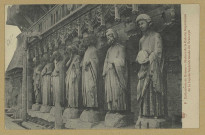 REIMS. 8. Cathédrale de Statues de la Galerie Supérieure de la façade Septentrionale du Transept / L. de B.