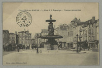 CHÂLONS-EN-CHAMPAGNE. La Place de la République - Fontaine monumentale.
Châlons-sur-MarneAmblard.[vers 1914]